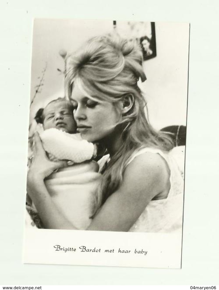 **BRIGITTE   BARDOT Met  Haar  Baby  **- - Femmes Célèbres