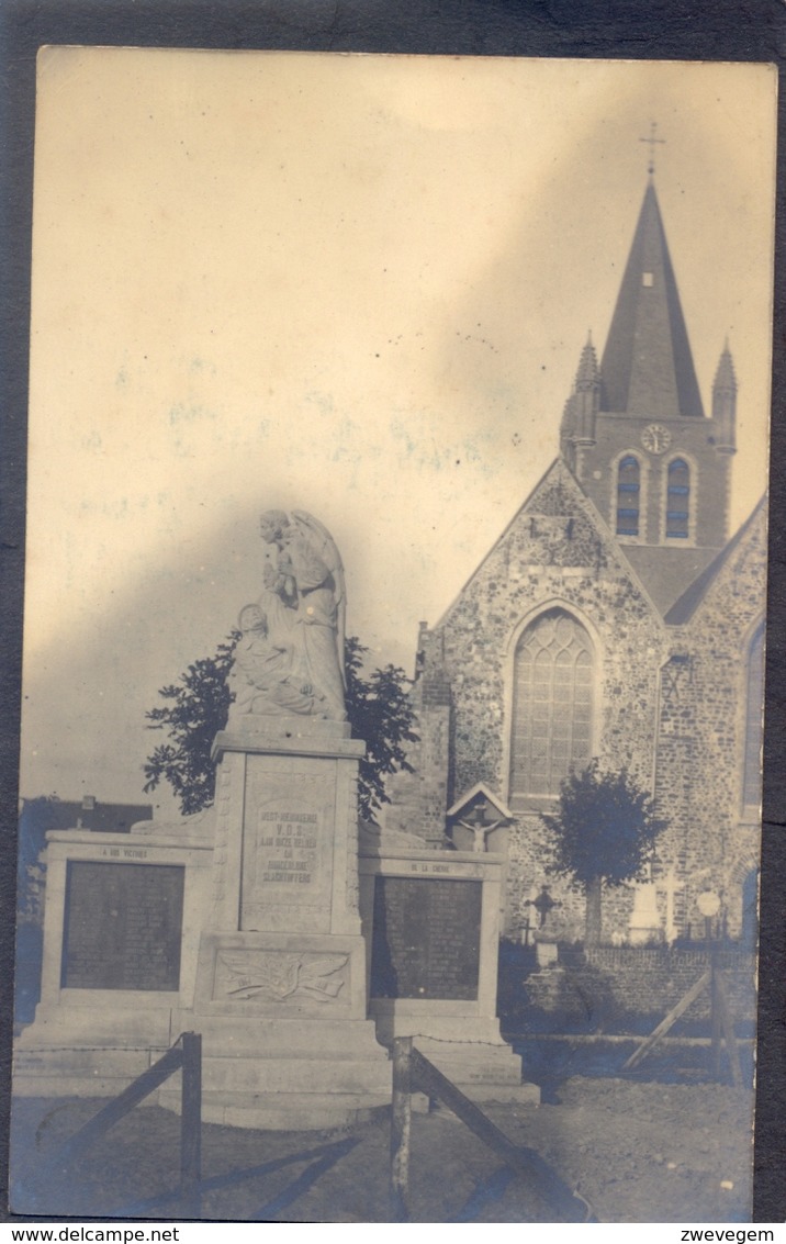 WEST - NIEUWKERKE (Fotokaart) Oorlogs Monument En Kerk - Heuvelland