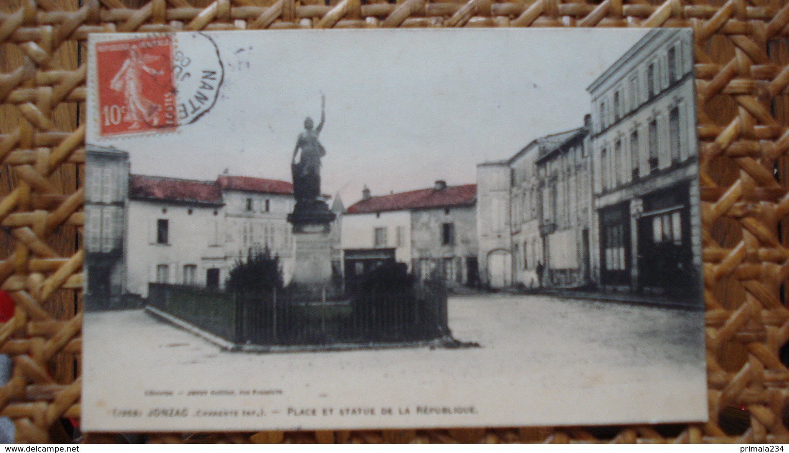 JONZAC - PLACE DE LA REPUBLIQUE - Jonzac