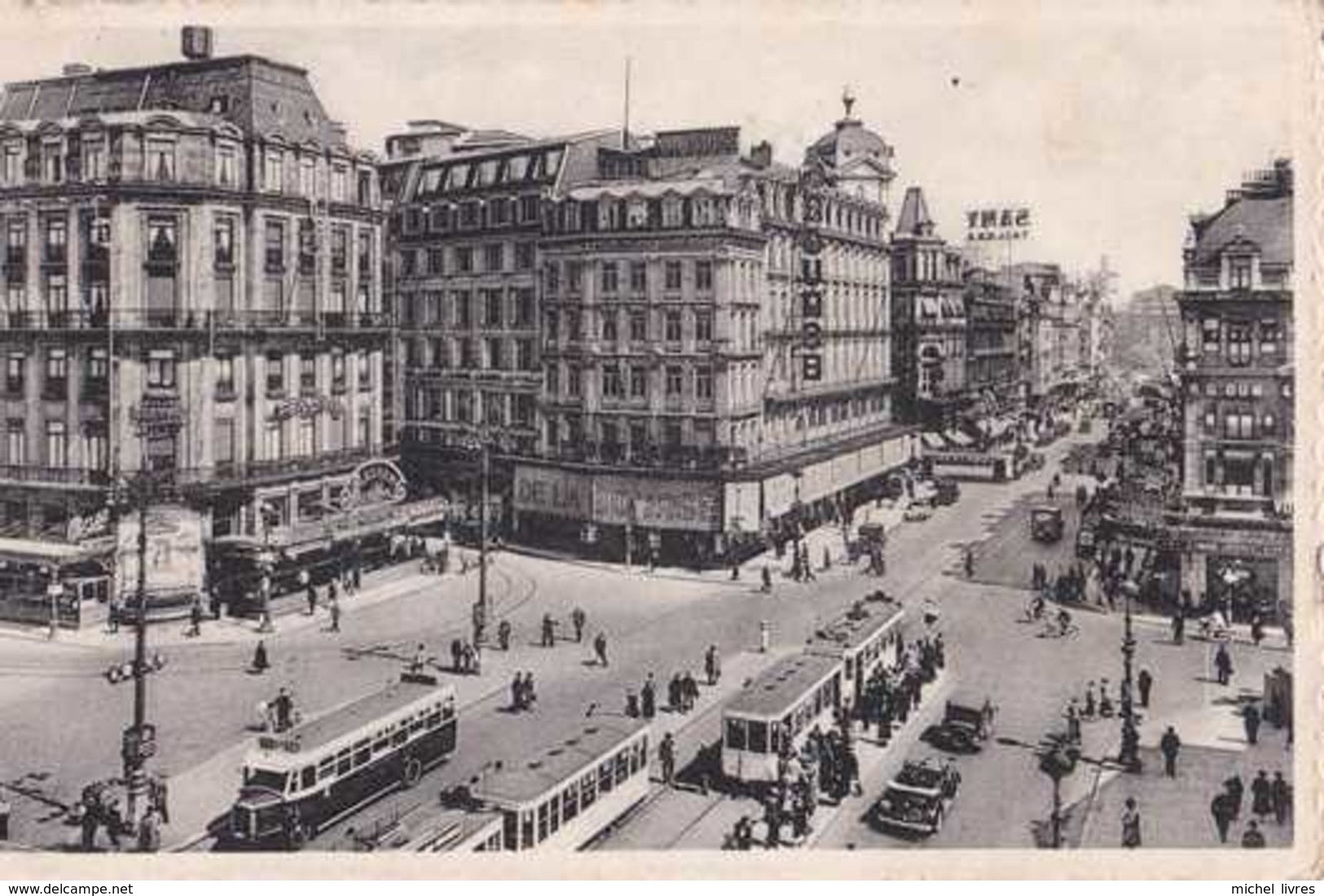 Bruxelles - Place Et Magasin De La Bourse - Boulevard Anspach - Circulé - Animée - Tramways Et Bus - TBE - Places, Squares