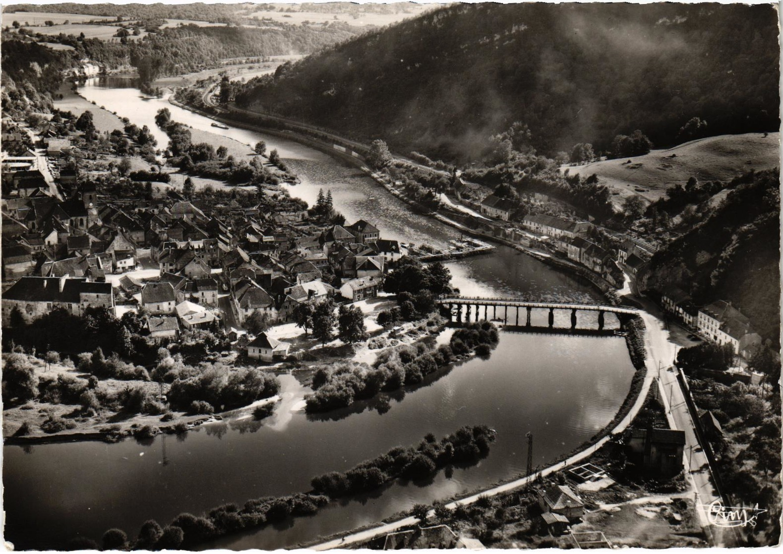 Clerval Vue Aérienne Vue D'avion La Boucle Du Doubs Le Pont En Bois Et L'hôtel " L'Auberge" - Autres & Non Classés