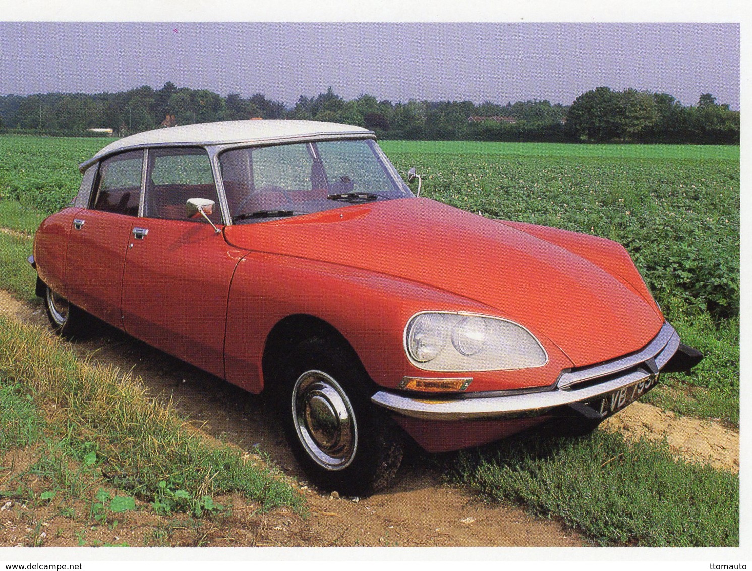 Citroen DS 19  -  1972   -  Carte Postale - Passenger Cars