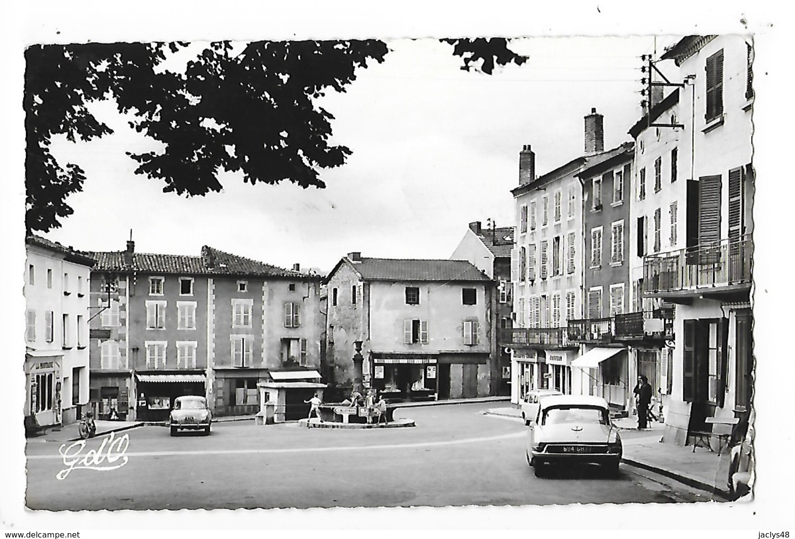 CUNLHAT   (cpsm 63)   Le Marché Et Place De La Fontaine   -  L 1 - Cunlhat