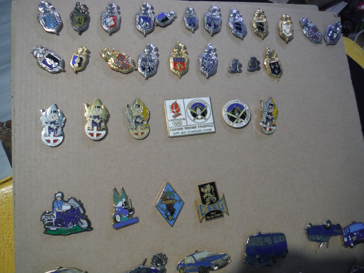 Lot De 180 Pin's Gendarmerie - Police & Gendarmerie