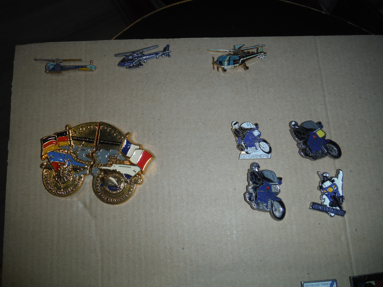 Lot de 180 Pin's Gendarmerie