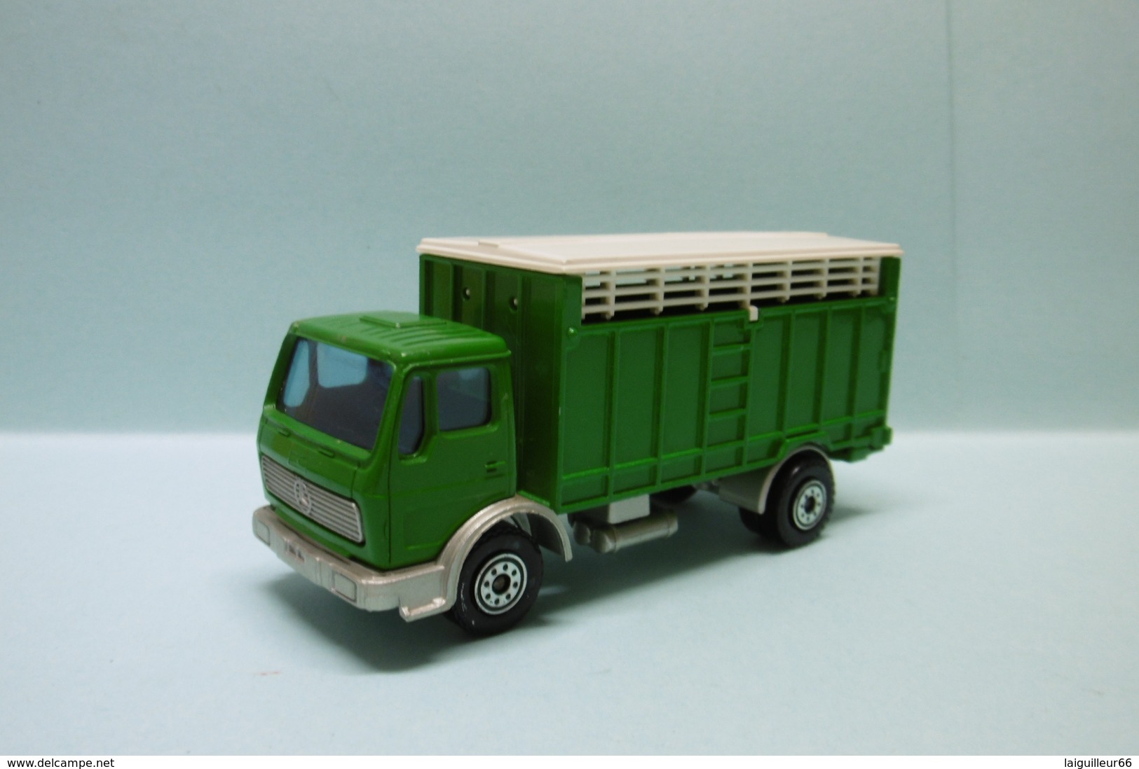 Solido - CAMION BETAILLIERE MERCEDES 1217 K/32 Réf. 373 1/55 - Trucks, Buses & Construction