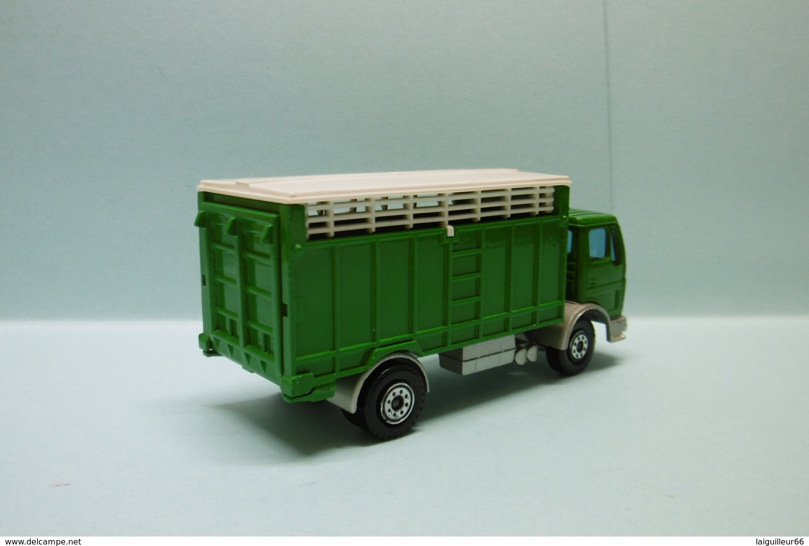 Solido - CAMION BETAILLIERE MERCEDES 1217 K/32 Réf. 373 1/55 - Trucks, Buses & Construction