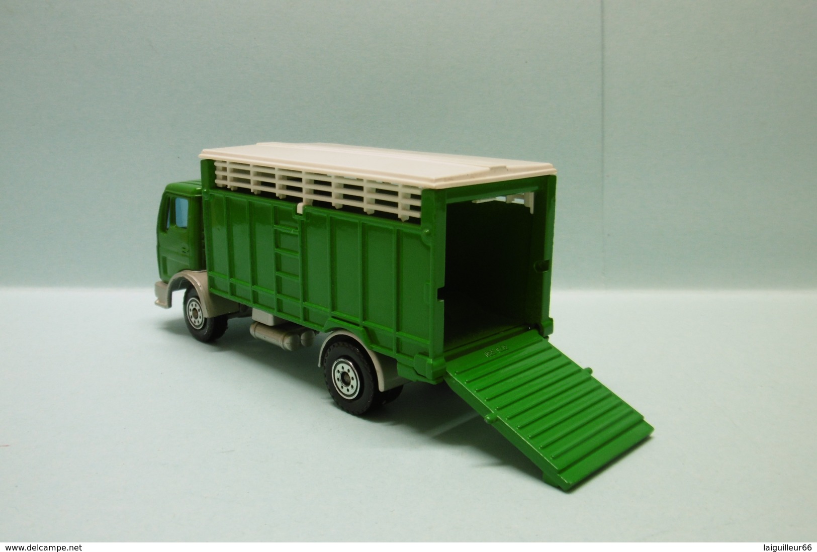 Solido - CAMION BETAILLIERE MERCEDES 1217 K/32 Réf. 373 1/55 - Trucks, Buses & Construction