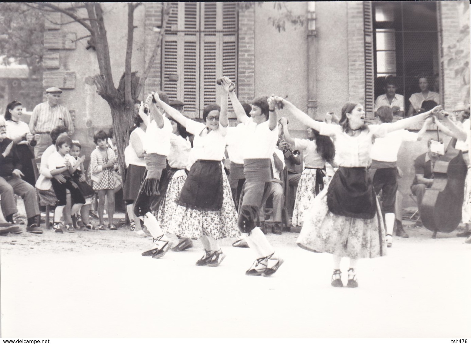 PHOTO--Languedoc Roussillon ?--Danse Catalane ?--groupe Folklorique--voir 2 Scans - Autres & Non Classés