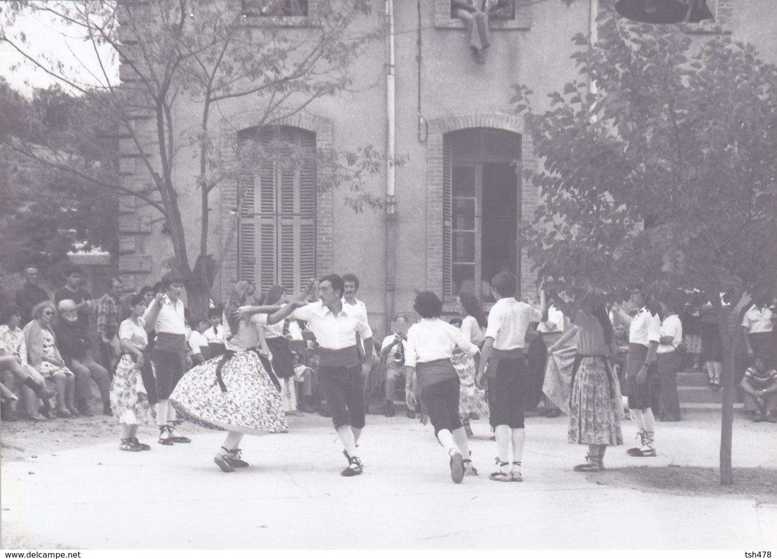 PHOTO--Languedoc Roussillon ?--Danse Catalane ?--groupe Folklorique--voir 2 Scans - Autres & Non Classés