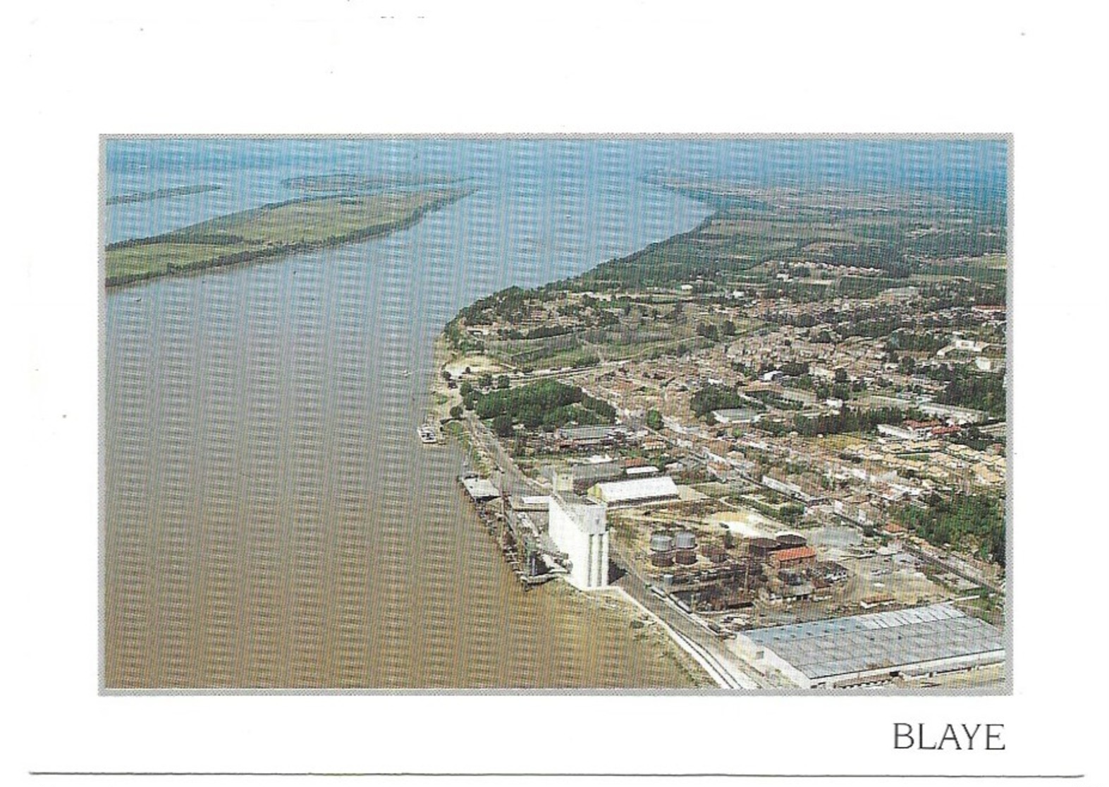 Blaye Vue Générale De La Ville Sur Les Bords De La Gironde - Blaye