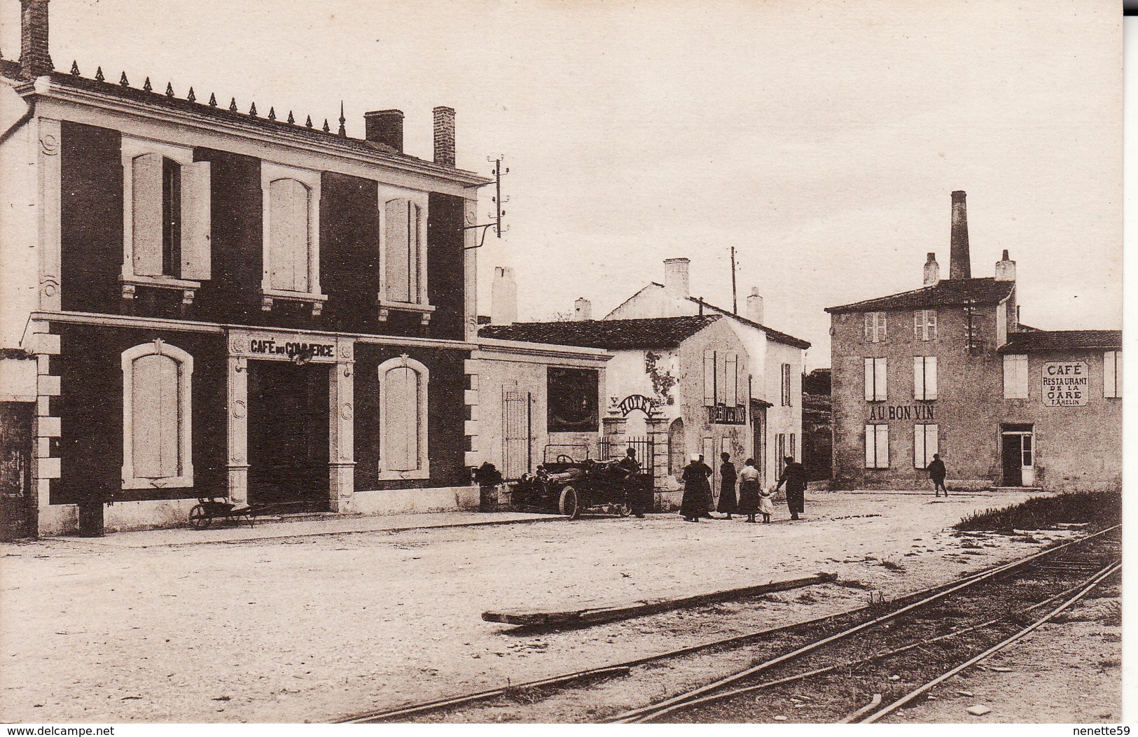 17 ILE DE RE -- ARS EN RE -- Place De La Gare Animée - Ile De Ré