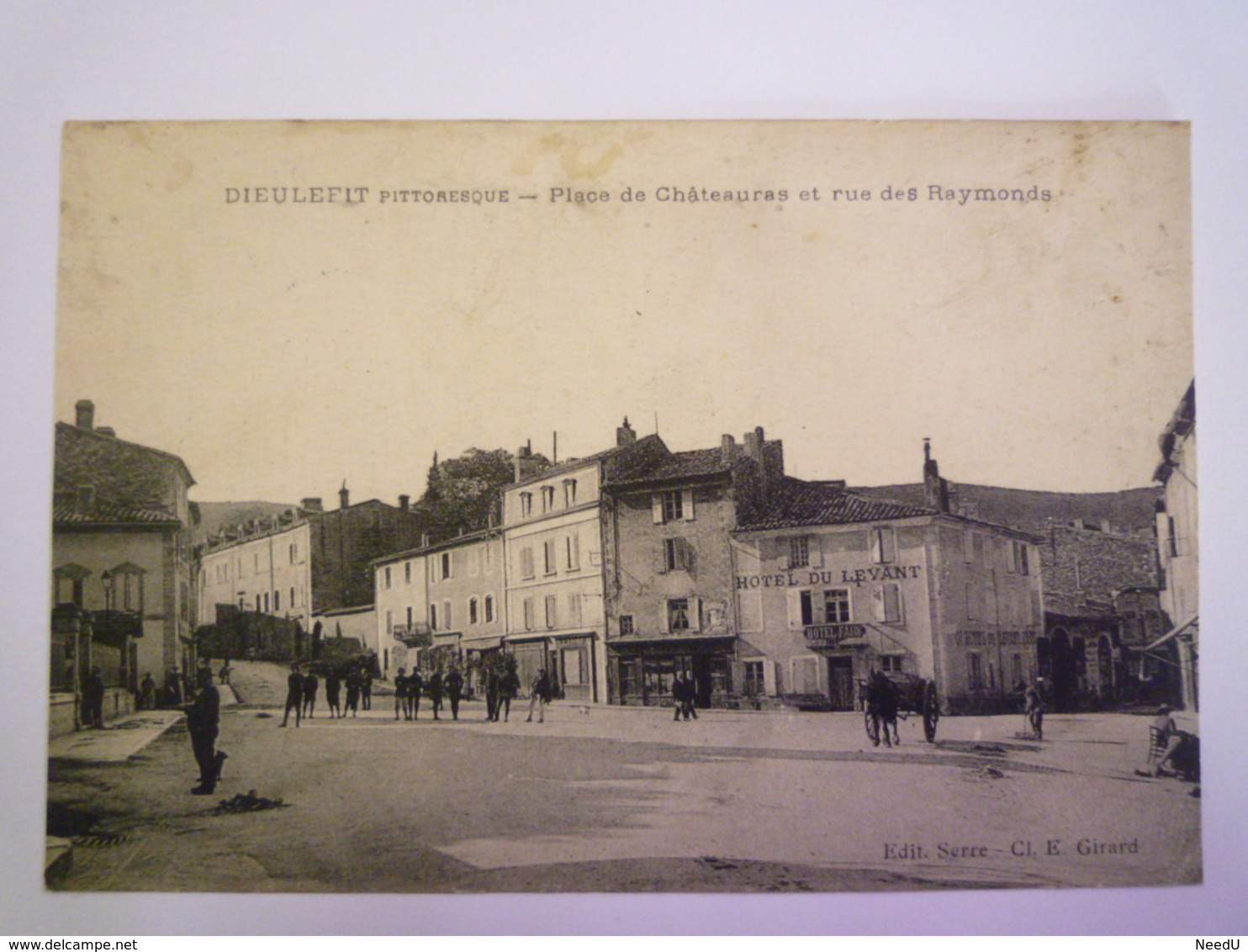 GP 2019 - 469  DIEULEFIT  (Drôme)  :  Place De Châteauras Et Rue Des Raymonds   1915   XXX - Dieulefit