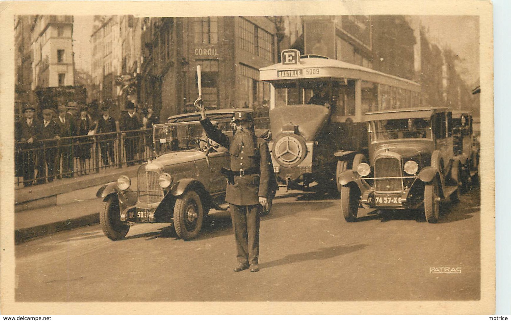 PARIS - Bus Voiture Et Gendarme.les Grands Boulevards. - Bus & Autocars