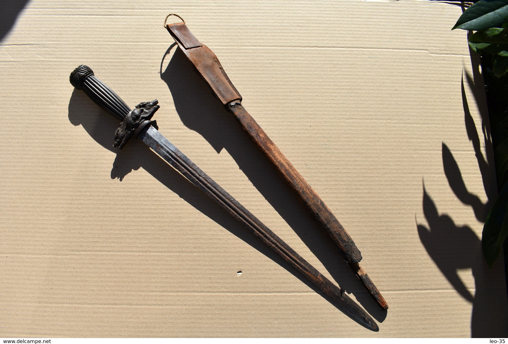 Ancienne dague de chasse garde à tête de sanglier et de chien manche en corne – vers 1850