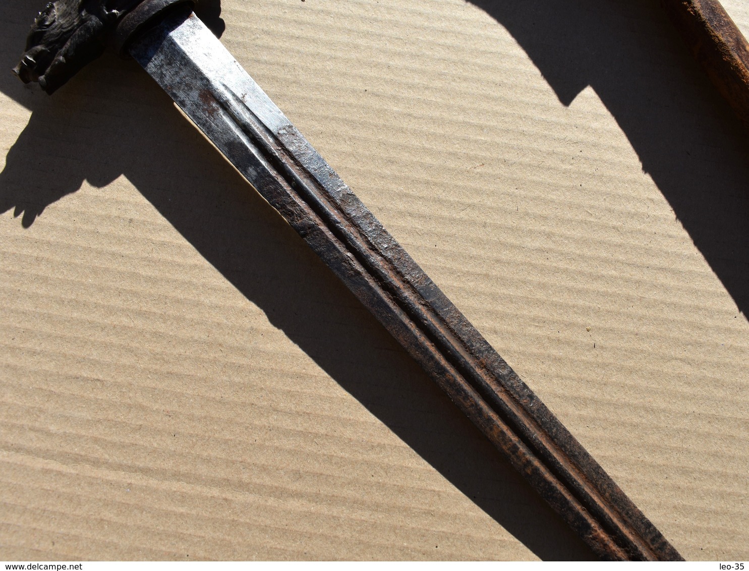 Ancienne dague de chasse garde à tête de sanglier et de chien manche en corne – vers 1850