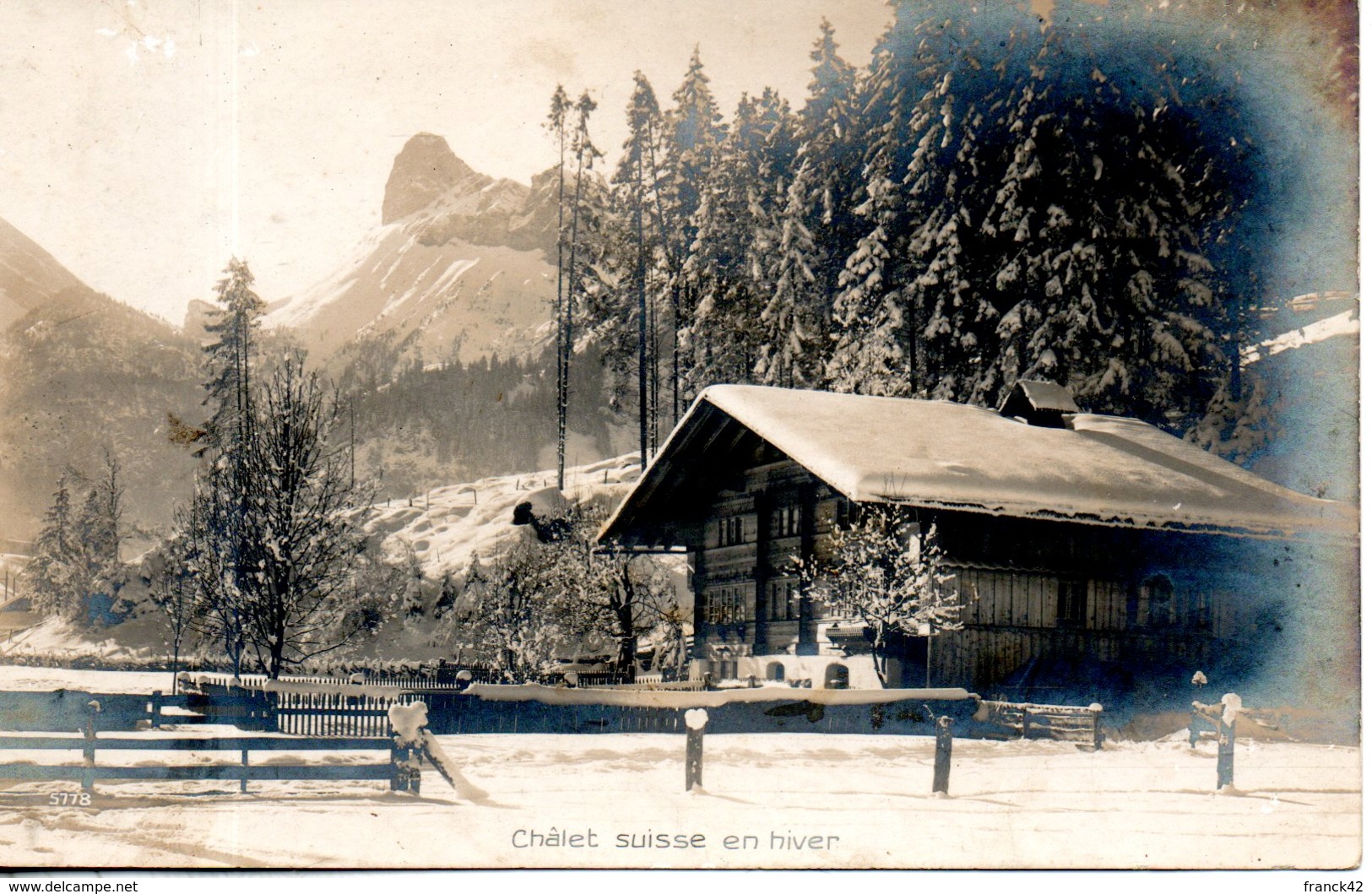 Suisse. Chalet Suisse En Hiver. La Chaux De Fonds - La Chaux