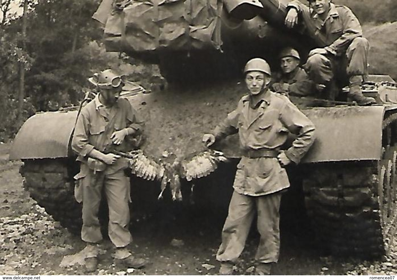 BAUMHOLDER (Allemagne) - TANKISTES FRANCAIS Et La BUSE Devant Leur CHAR - Photographie - Vers 1960 - Soldats - A Voir ! - Guerre, Militaire