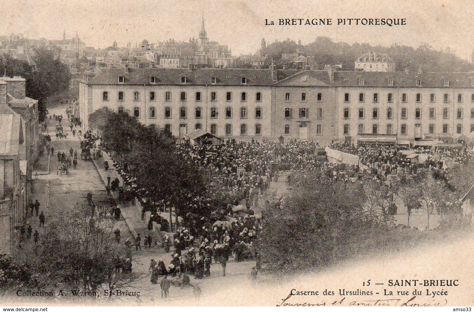 10093. CPA 22 SAINT-BRIEUC. CASERNE DES URSULINES. LA RUE DU LYCEE 1904 - Saint-Brieuc