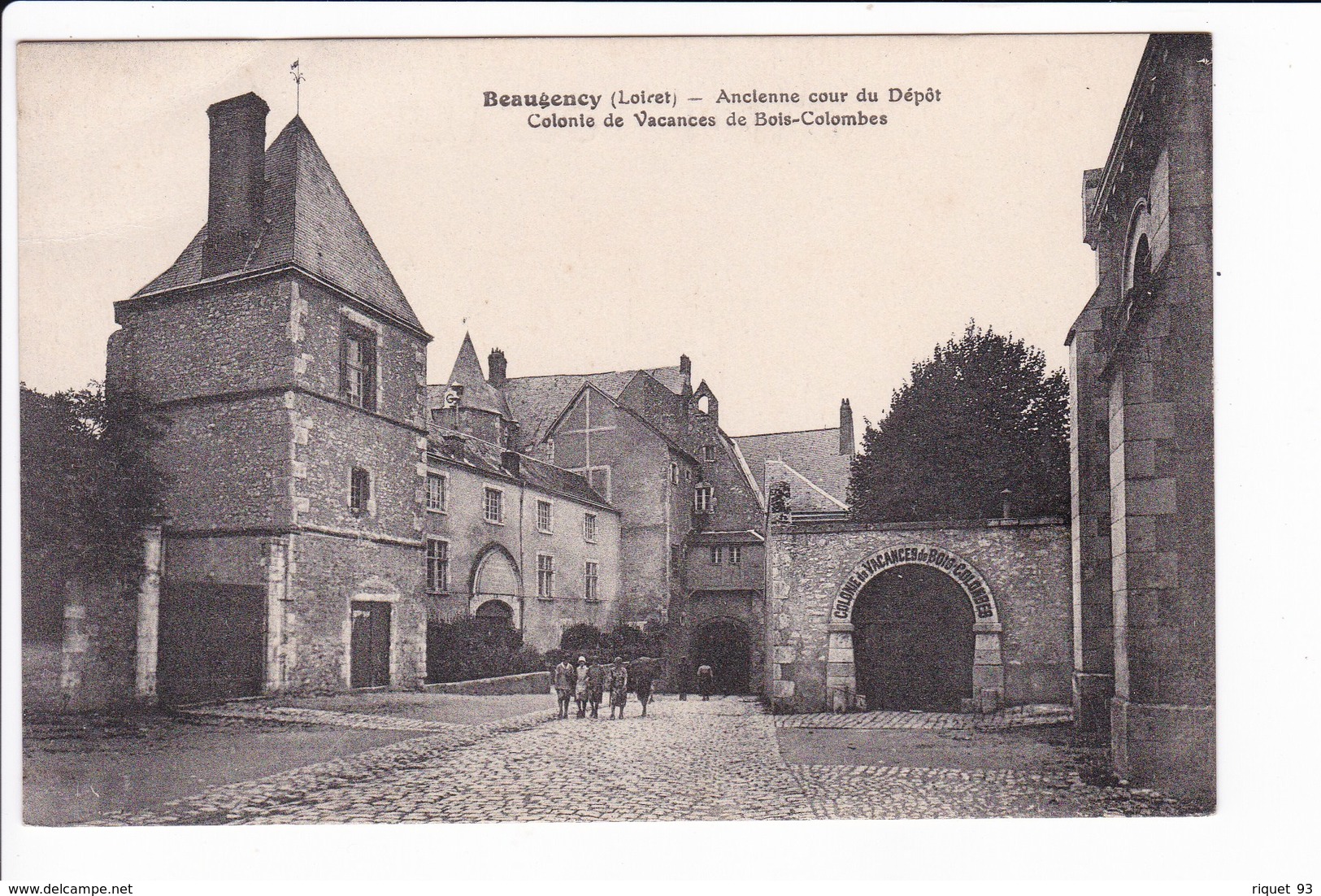 Beaugency - Ancienne Cour De Dépôt. Colonie De Vacances De Bois-Colombes - Beaugency