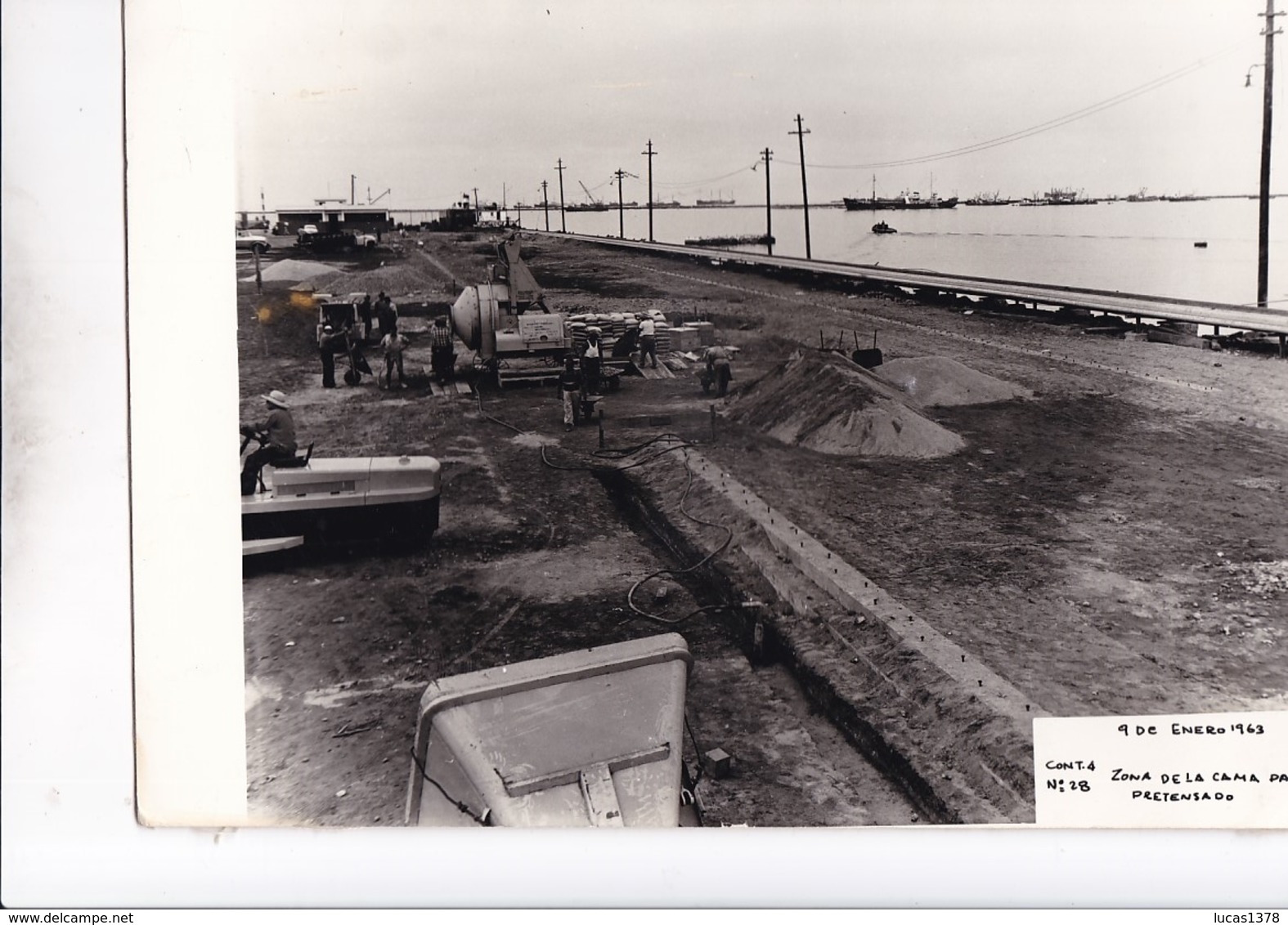 PEROU / LIMA / PORT DE CALLAO /  TRES BELLE SERIE DE 6 GRANDES PHOTOS / PLANTA DE PRETENSADO / JANVIER 1963 / A VOIR - Plaatsen