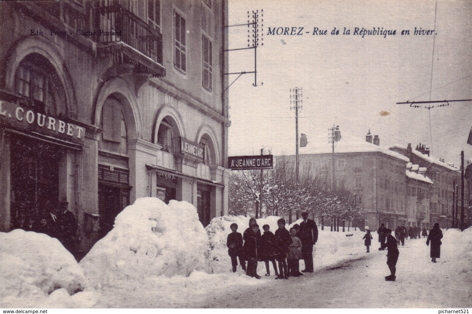 CPA De MOREZ (Jura) - Rue De La République En Hiver. Edition Prost - Cliché Ponard. Coul. Bistre. Non Circulée. TB état. - Morez