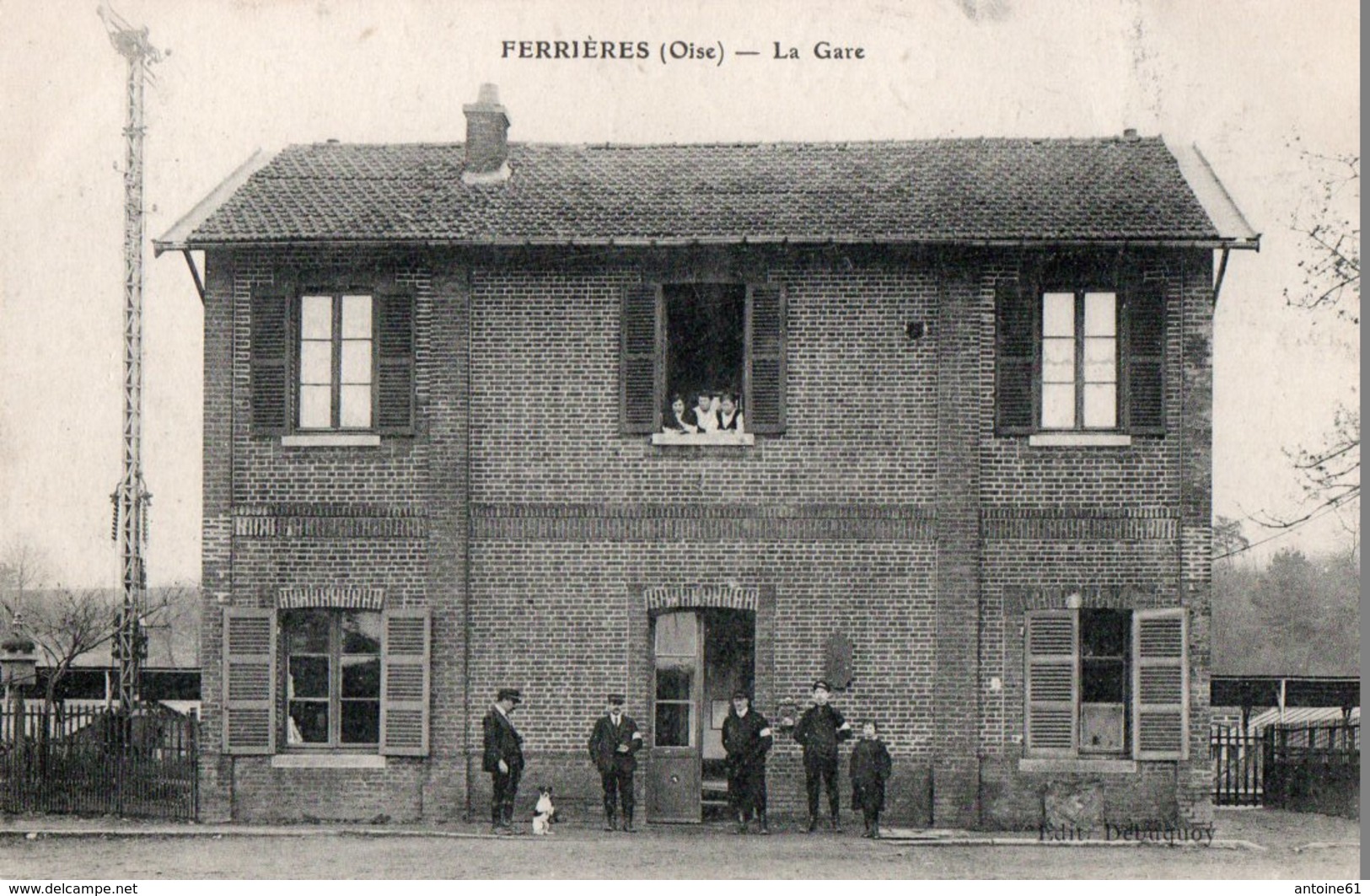 FERRIERES - La Gare (vue De Face, Avec Les Employés) - Autres & Non Classés