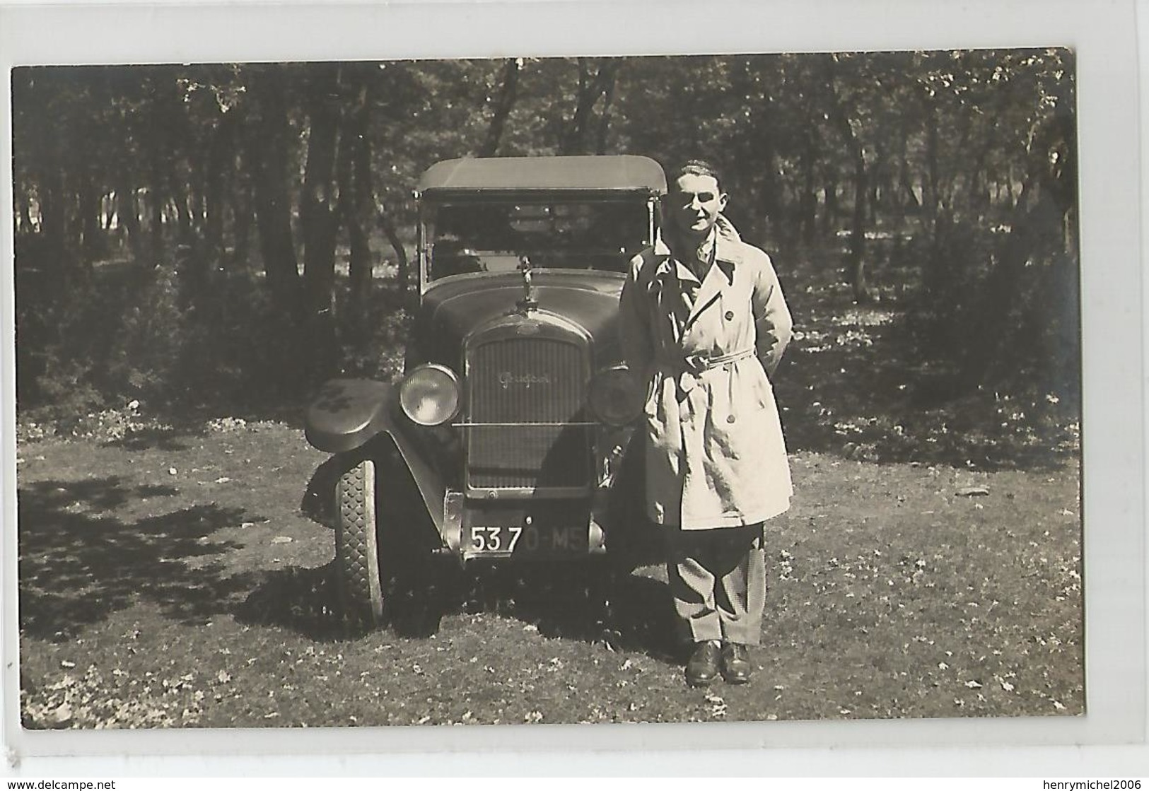 Carte Photo De Paul Boyer Romans Sur Isère 26 Drome  Auto Tacot Voiture Peugeot Et Homme - Voitures De Tourisme