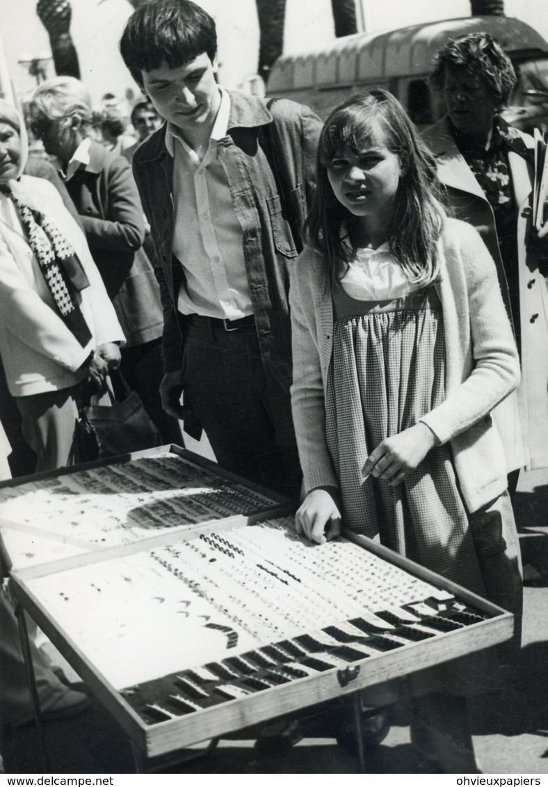 A CANNES LES HEROS DU FILM  " La Drolesse " CLAUDE HEBERT Et MADELEINE DESDEVISES - Personnes Identifiées