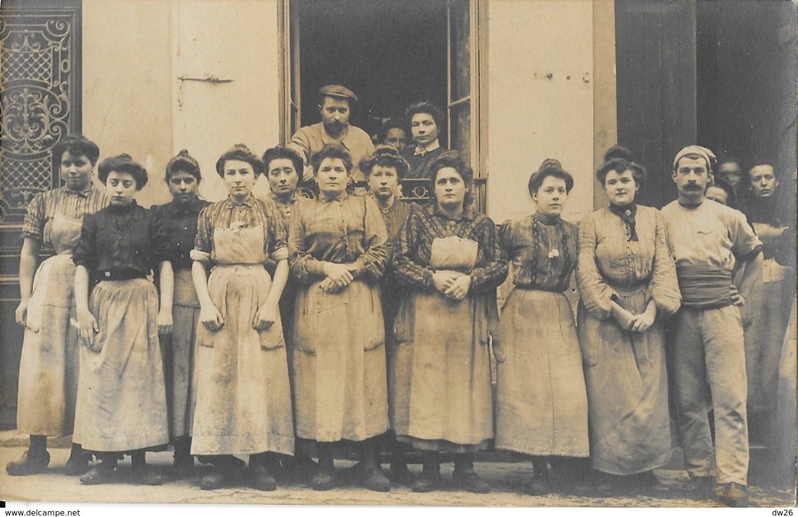 Photo De Groupe à Identifier - Femmes Ouvrières - Lieu Et Entreprise à Déterminer - Te Identificeren