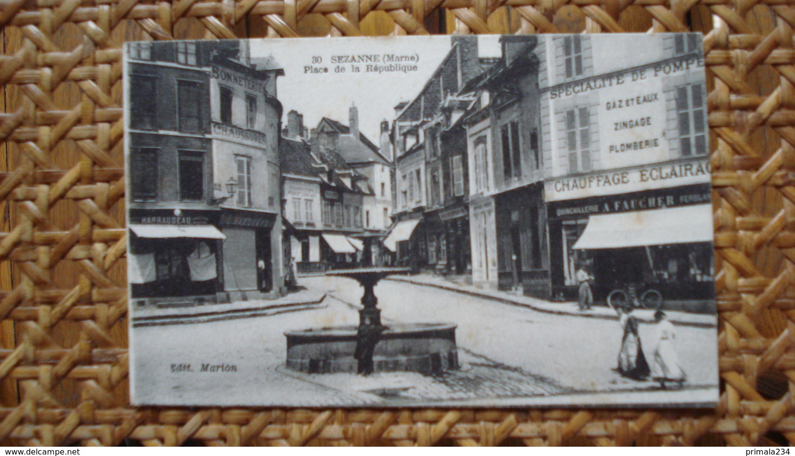 SEZANNE - PLACE DE LA REPUBLIQUE - Sezanne