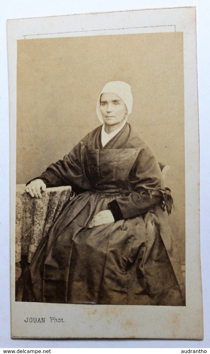 Ancienne Photo CDV Bonne Jeanne Guillerm Lesneven Coiffe Bretonne Femme De Maison Jouan Photographe - Personnes Identifiées