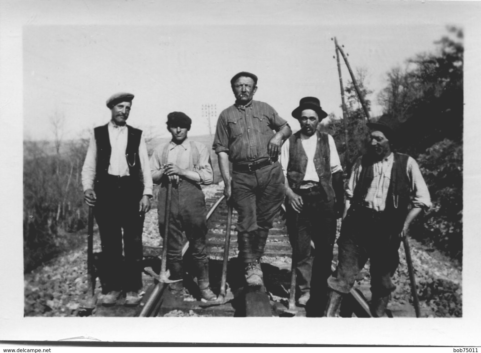 Photo D'homme Réparent Les Rail De Chemin De Fer - Personnes Anonymes