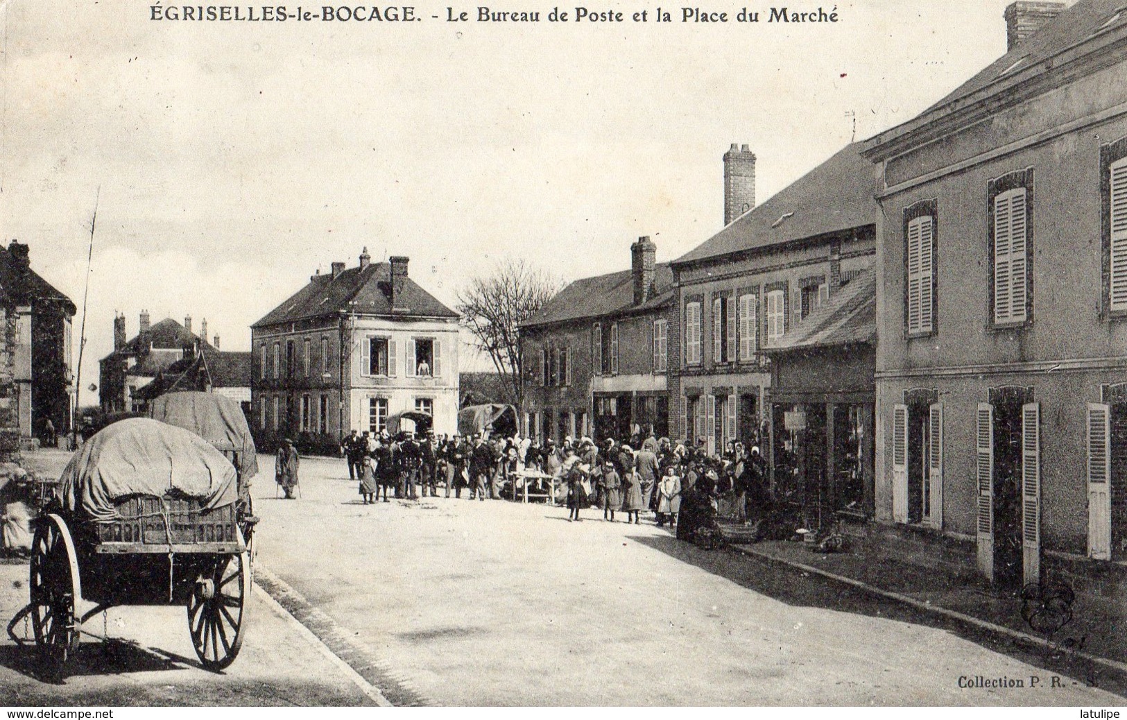 Egriselles-le-Bocage  89   Le Bureau De Poste Et La Place Du Marché Tres Tres Animée Devant Café Et Epicerie - Egriselles Le Bocage