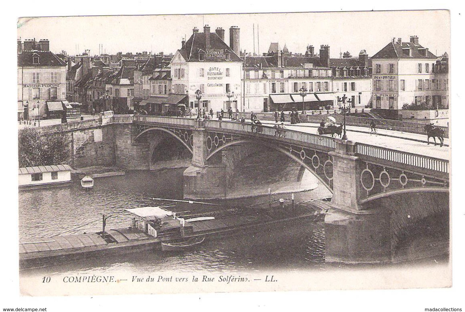 Péniche à  Compiègne (60)  Vue Du Pont Vers La Rue Solférino - Embarcaciones