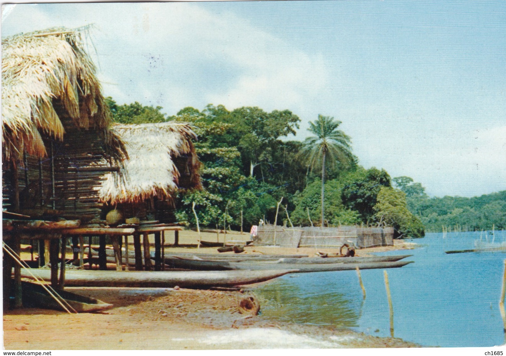 LIBERIA   : Habitation Sur La Plage . Carte Editions Porcelaines Le Tallec . - Liberia