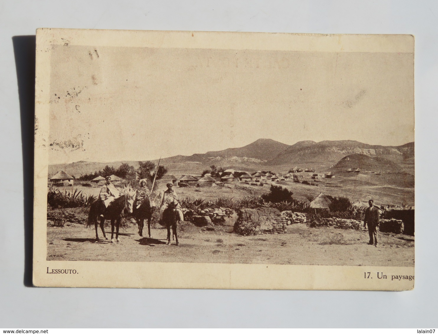 C.P.A. : LESOTHO LESSOUTO Un Paysage, Animé, Timbre En 1938 - Lesotho
