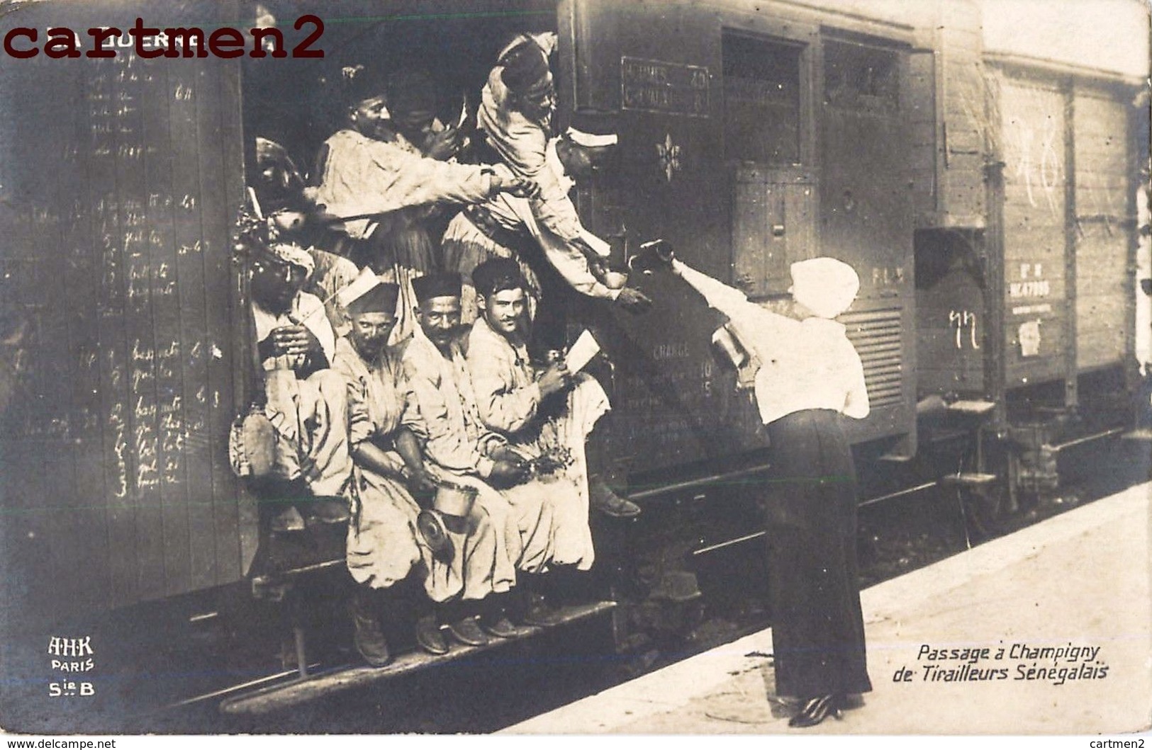 CARTE PHOTO : CHAMPIGNY PASSAGE DE TIRAILLEURS SENEGALAIS TRAIN GARE LOCOMOTIVE GUERRE SOLDATS 51 MARNE - Champigny