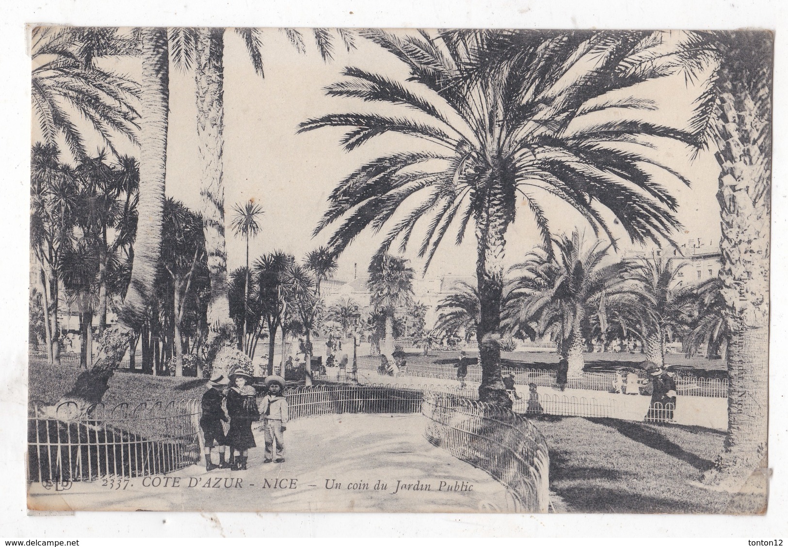 Carte Postale   Nice Un Coin Du Jardin Animée - Parques, Jardines