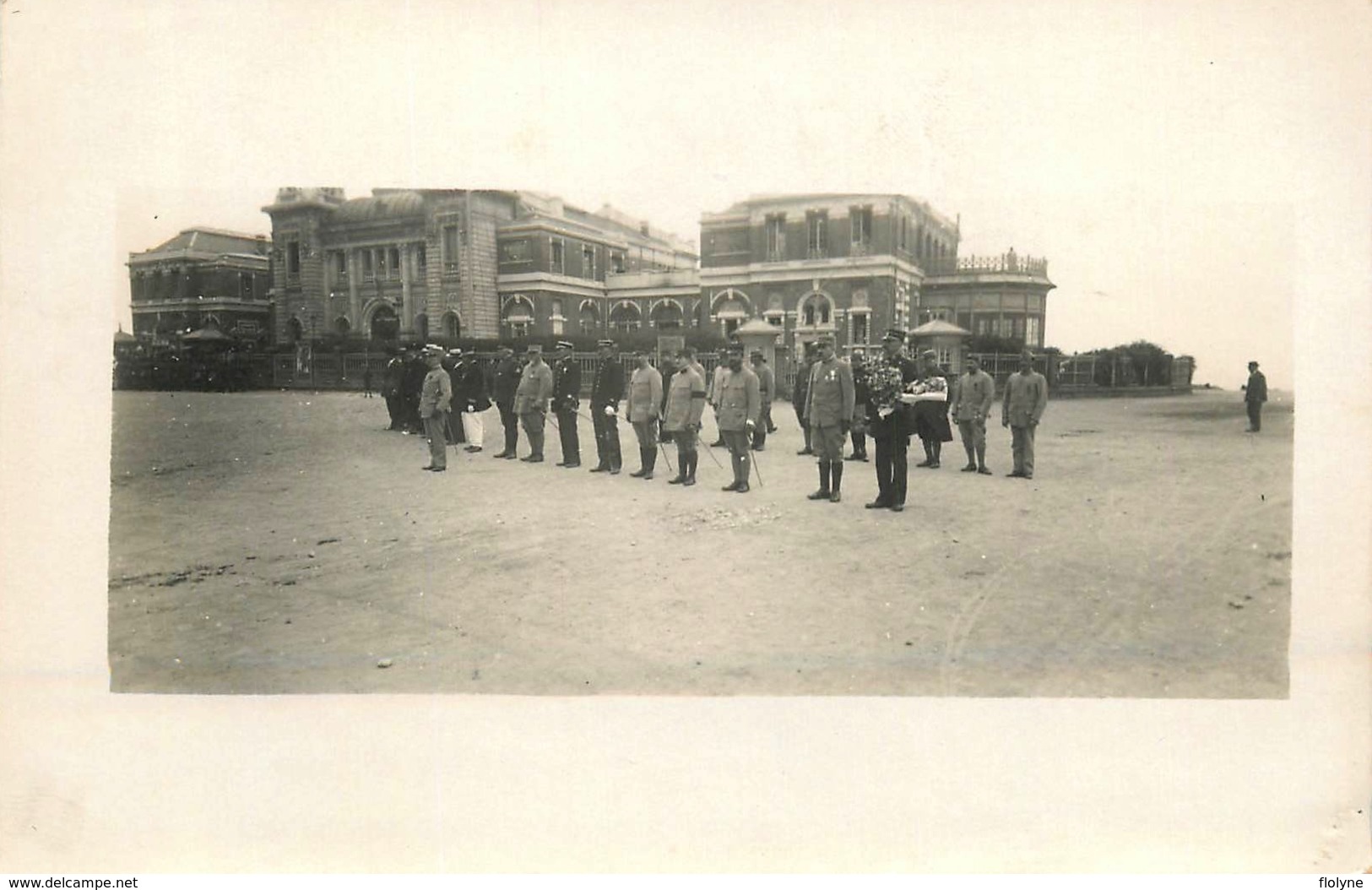 Le Tréport - 19 cartes photos - Délégation des Officiers français à l'enterrement du Capitaine Heath 1916 + autres !!!