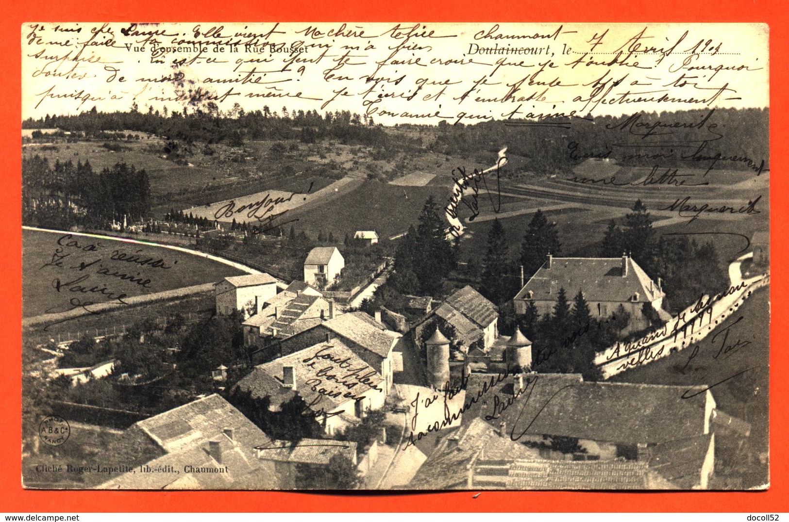 CPA 52 Doulaincourt " Vue D'ensemble De La Rue Bousset " - Doulaincourt