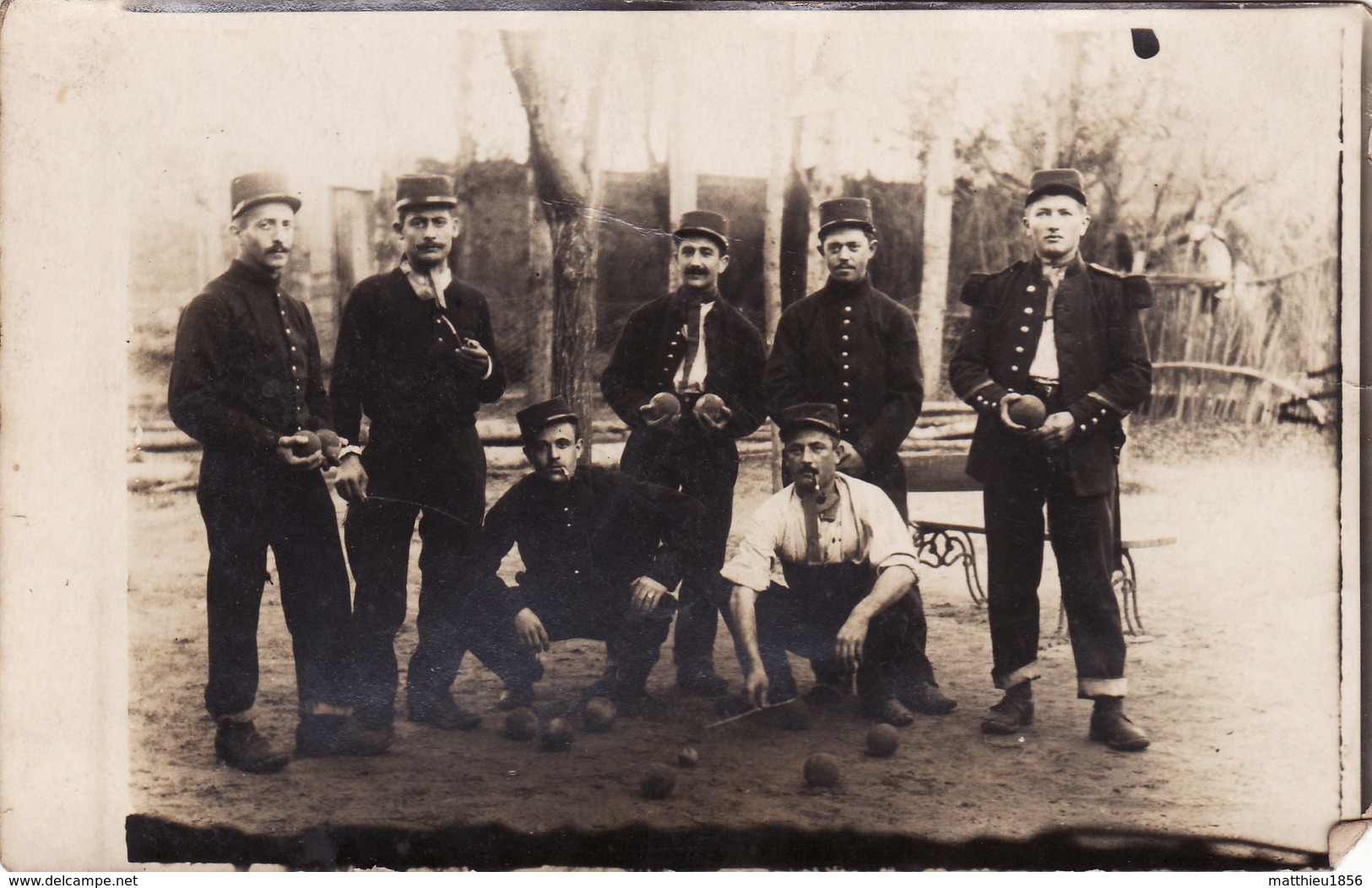 CP Photo 14-18 Soldats Jouant Aux Boules, Pétanque (A206, Ww1, Wk 1) - Guerre 1914-18