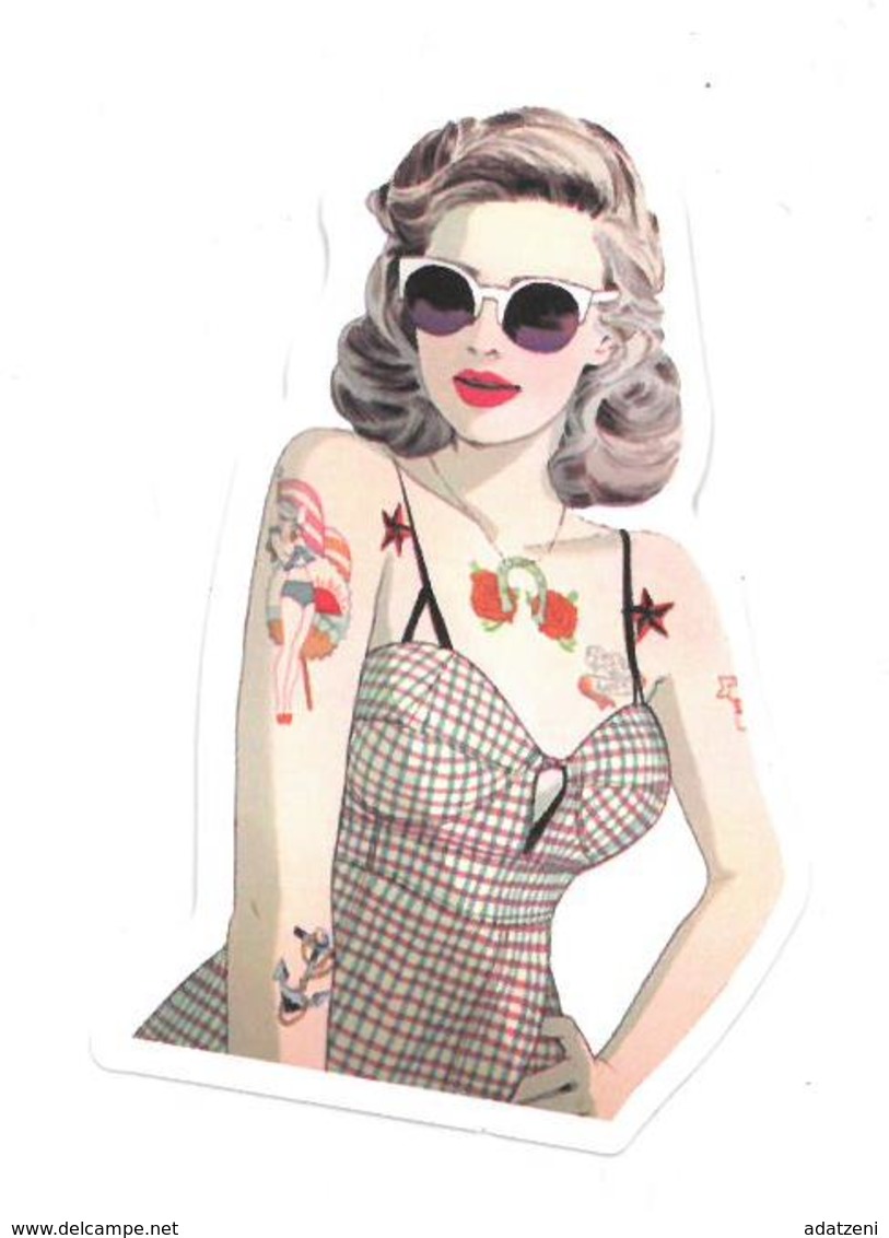 Adesivo Calcomania Sticker Tatoo Tatuaggio Sexy Beauty Donna Occhiali Vestito Mare Dimensioni Cm 7x4,5 Circa Forma Segue - Altri & Non Classificati