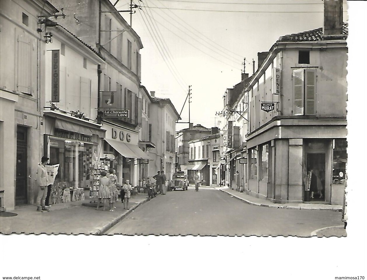 16-BARBEZIEUX- Une Vue Animée Des Magasins Rue Victor-Hugo-Maison De La Presse-DOC-Bijouterie - Autres & Non Classés