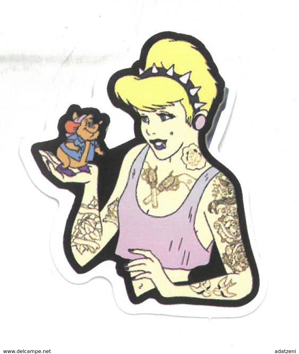 Adesivo Calcomania Sticker Tatoo Tatuaggio Sexy Beauty Donna Bionda Pistole Pupazzo Dimensioni Cm 7x6 Circa Forma Segue - Altri & Non Classificati