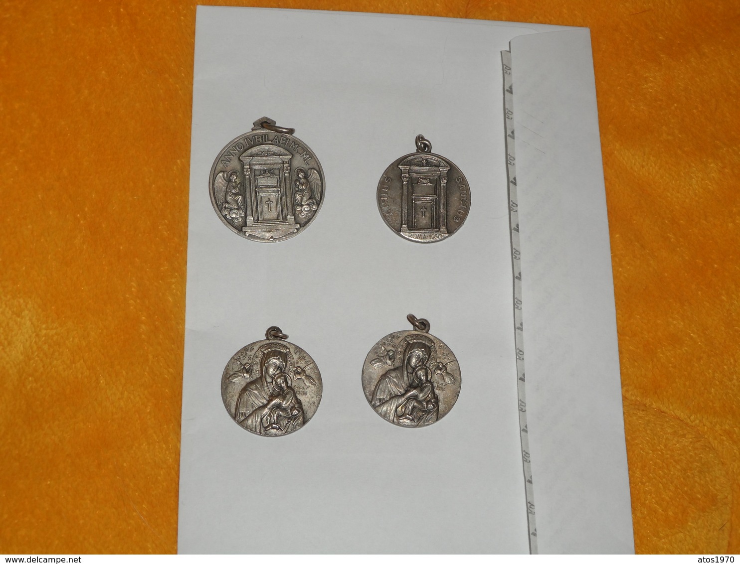 LOT DE 4 MEDAILLES RELIGIEUSES ANCIENNES DATE ?....A IDENTIFIER PIUS XII PONT. MAX....ITALIE ?.. - Non Classificati