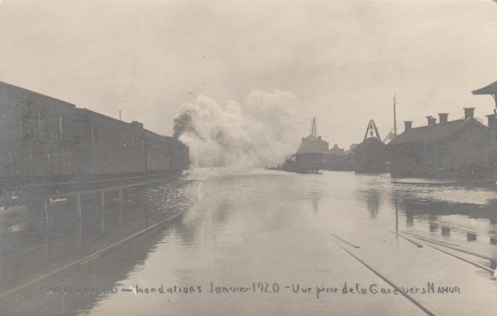 Chatelineau (Chatelet), Inondations De Janvier 1920 , Vue Prise De La  Gare Vers Namur ( Avec Train  )  Photocarte - Châtelet