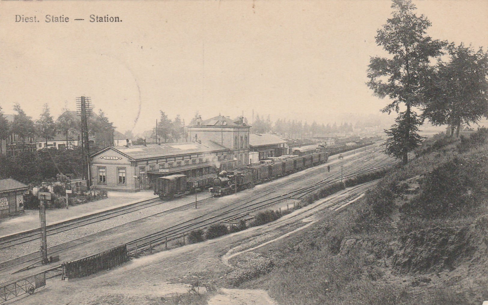 Diest : De Statie ;  Station , Gare Avec Train - Diest