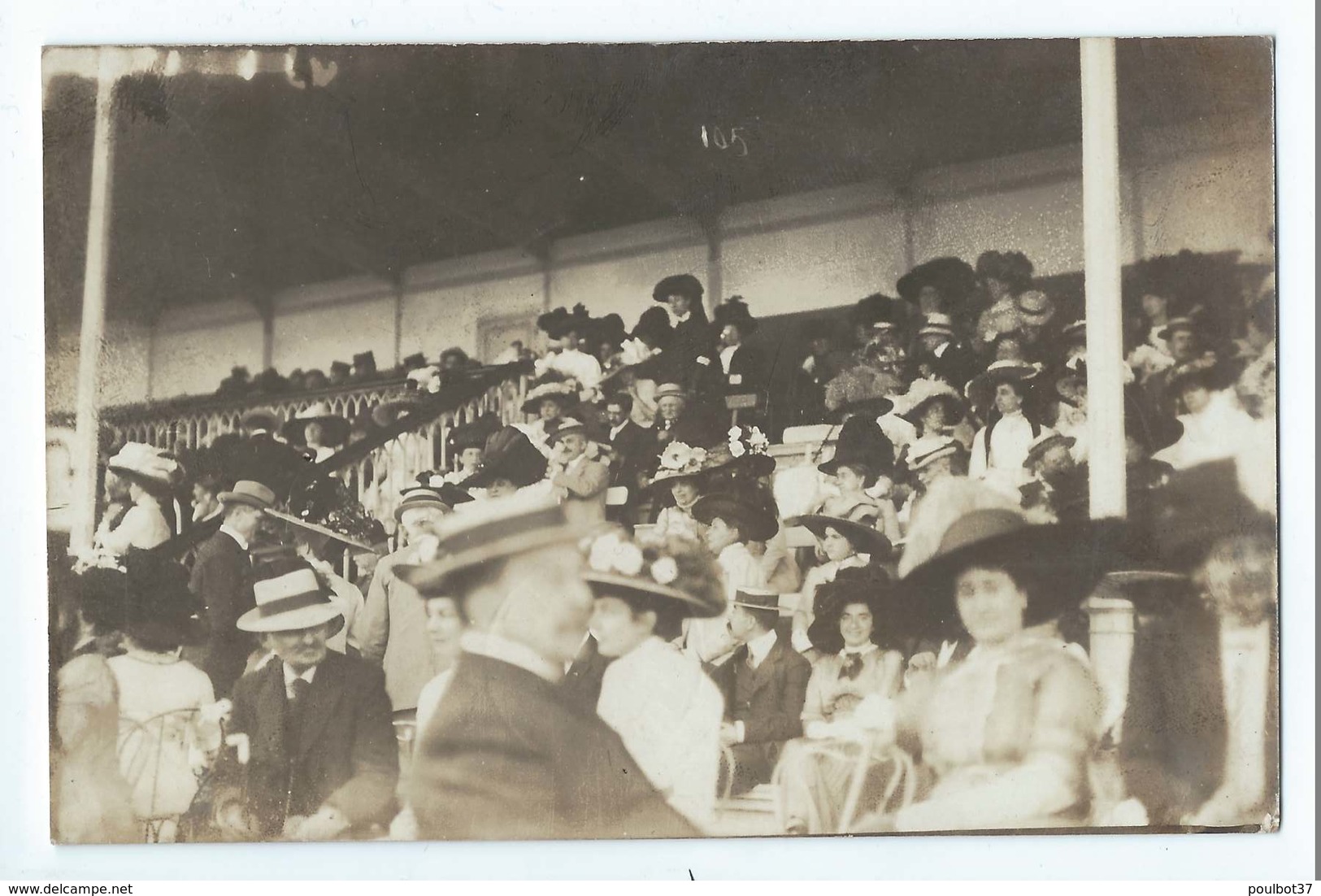 VICHY : Carte Photo Des Tribunes Lors Du Grand Prix Des Courses Le 17 Août 1910 - Vichy