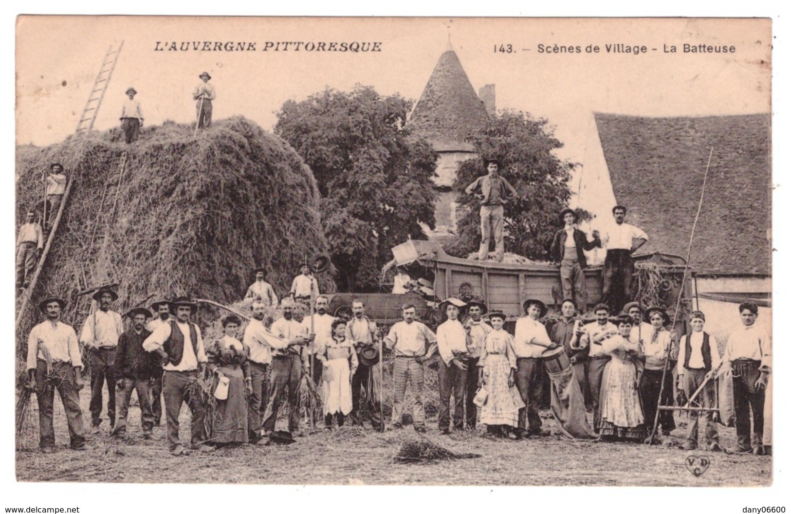 L'AUVERGNE PITTORESQUE - SCENES DE VILLAGE - La Batteuse (carte Animée) - Autres & Non Classés